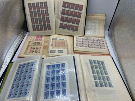 切手シートが大量に入った冊子5冊