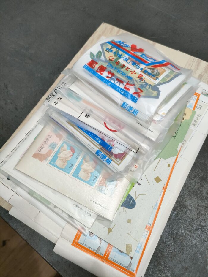 大量の正月記念切手のシート
